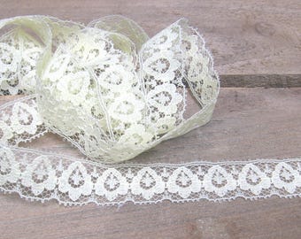 1 Yard Pale Yellow Floral Lace Trim, 3/4 Inch Wide, Scalloped Edge, Sewing Notion Trim, NotOnlyButtons