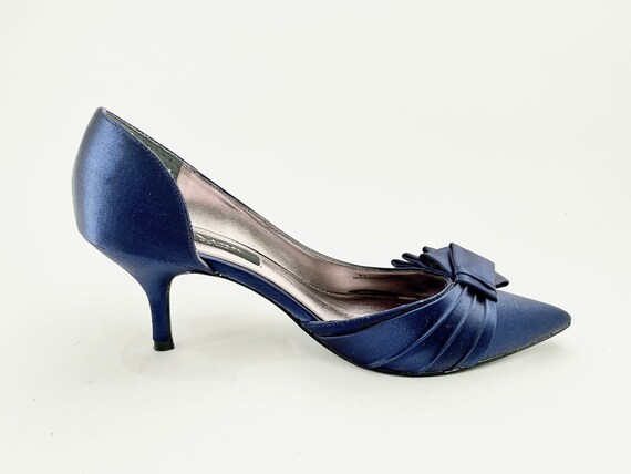 Beautiful 80s Vintage Blue Satin Kitten Heels Siz… - image 1