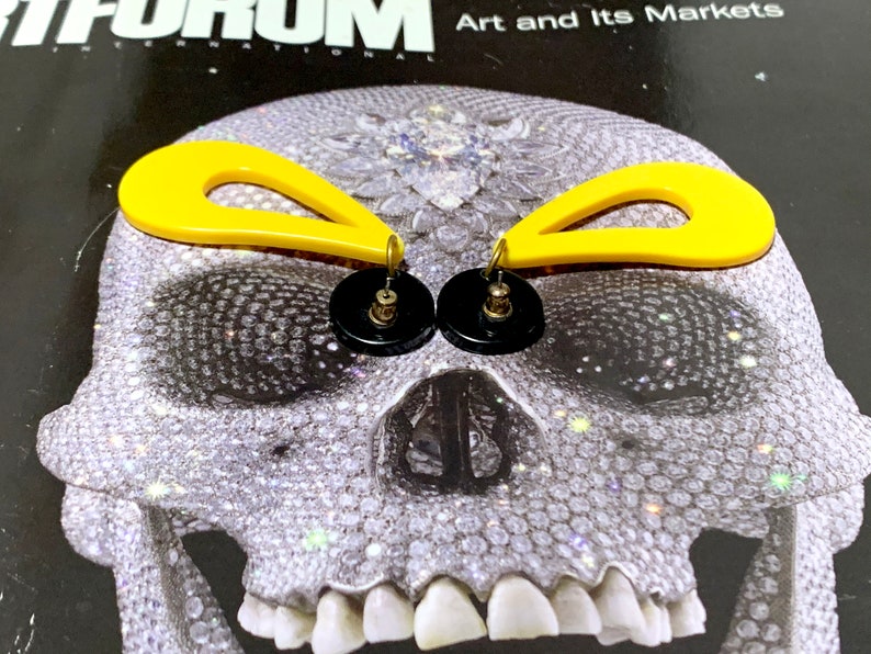 1980s Vintage Black and Yellow Tear Drop Dangle Earrings