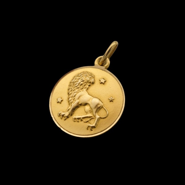 18k gold Leo medallion