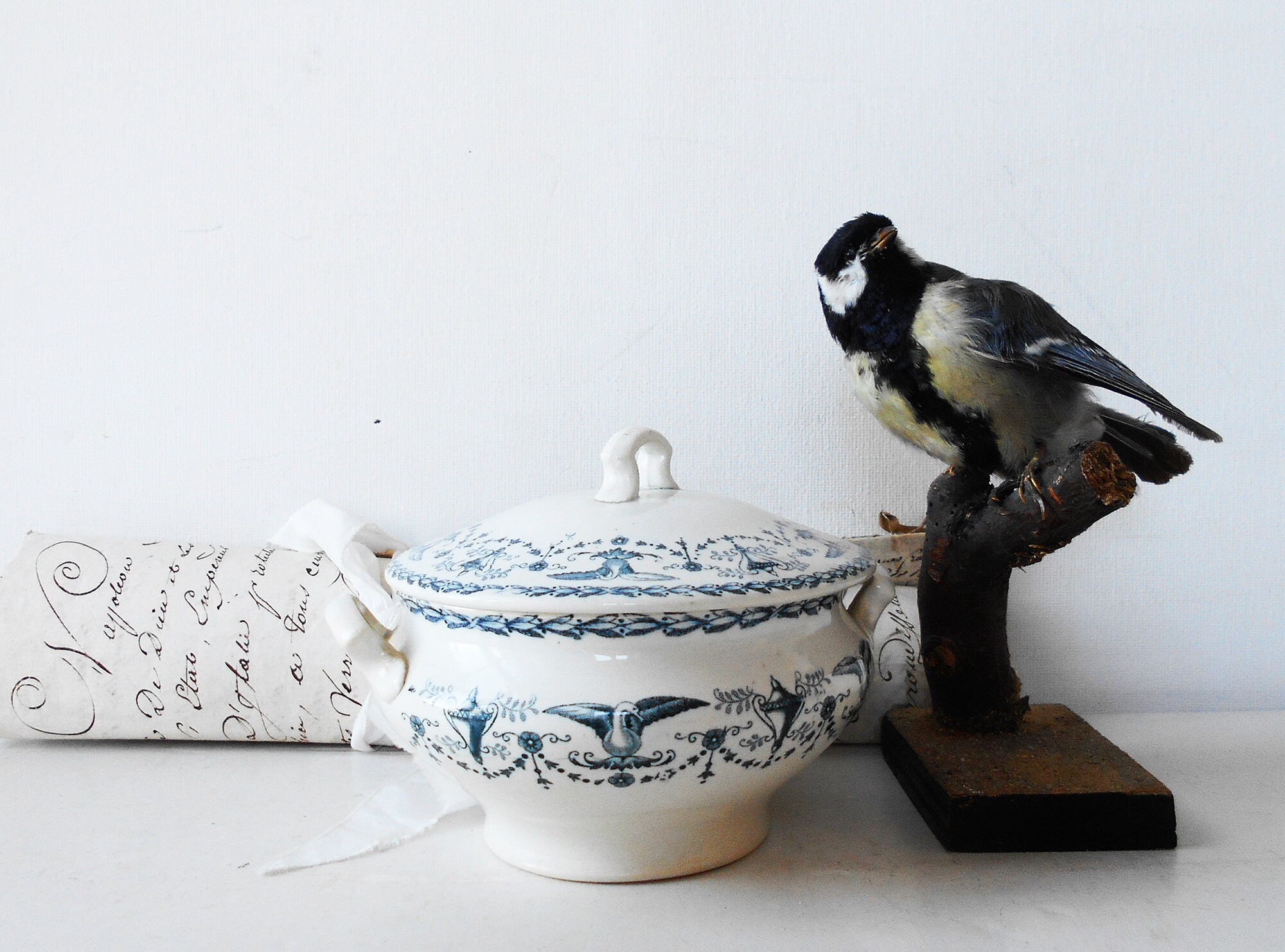 Poupée Des Années 1800 Tureen Français Mini Soupe Gustavian avec Cygnes, Guirlandes de Lauriers et U