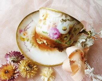 Meuble tasse et soucoupe antique, France, LIMOGES, marguerites peintes à la main et garnitures en porcelaine dorée, tasse à thé et soucoupe boudoir rose