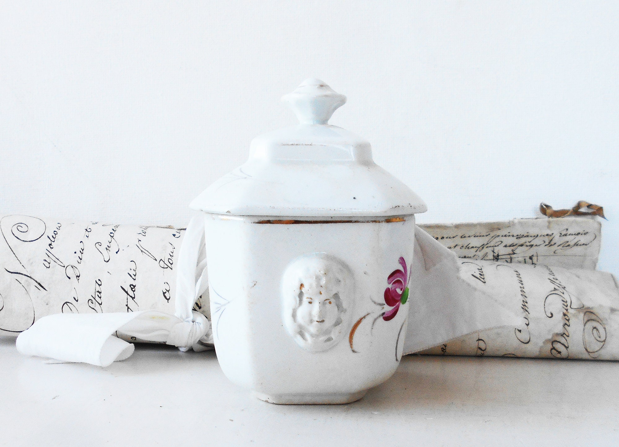 Pot de Sucre Antique Français Pot Stockage Blanc Ironstone Peint à La Main Têtes Figure Estampillées