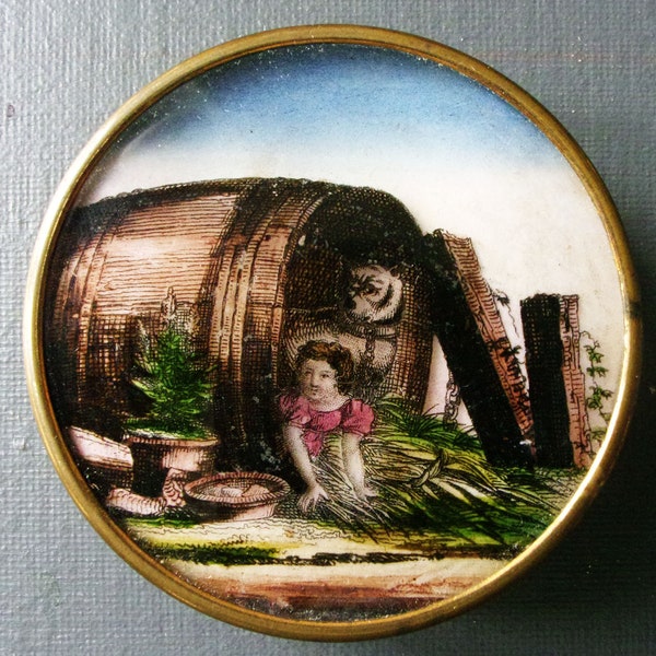 Début des années 1800 Diogenes Gift Box Reverse Painted Français Antique Candy Box peint à la main sous verre avec monture en laiton