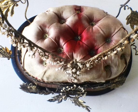 アンティークのフランス製グローブ・ド・マリー：ワックスフラワー