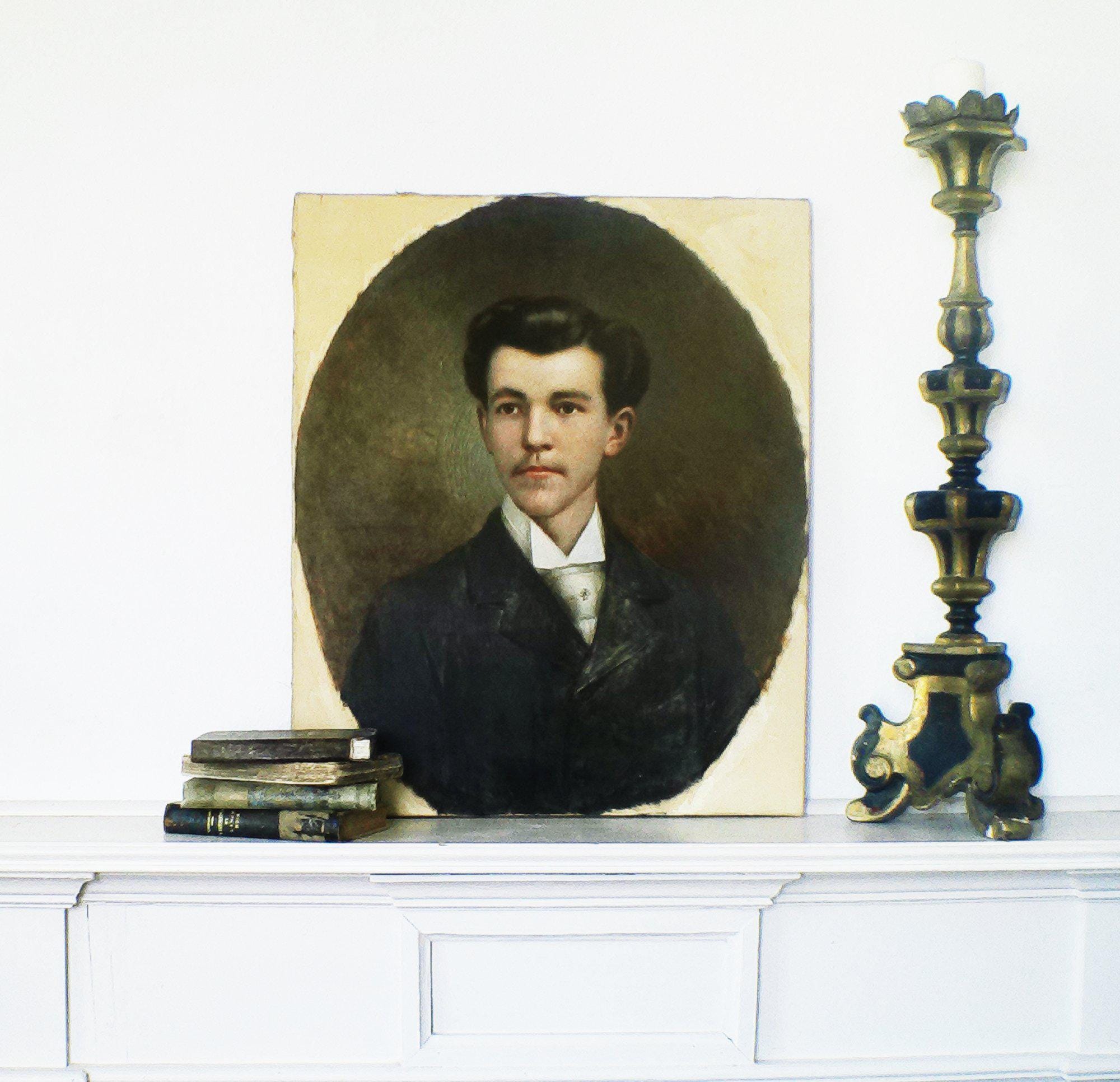 1800年代のアンティークフランス肖像画、キャンバスに描かれた若い男性