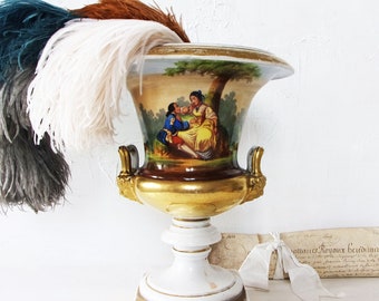 Große 1800er Chateau-Stil-Vase Antike Weiß und Gold Handgemalte Liebevolles Paar Landschaft Vergoldet Porcelaine de Paris Medici Vase