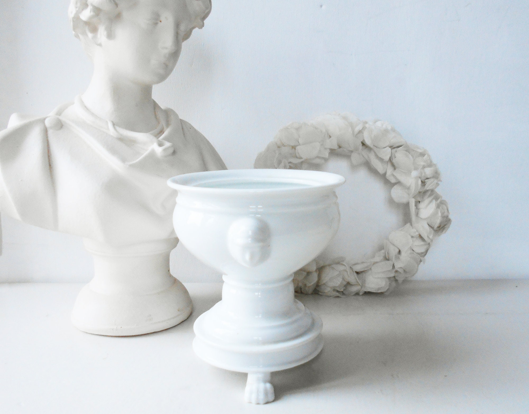 1800 Antique Français Figure Head Pot Storage White Ironstone Tripod Porcelaine de Paris