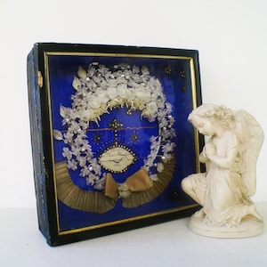 Memento Mori 1886, ancienne boîte cadeau encadrée avec couronne souvenir, France, cadre de deuil pour la mémoire d'un enfant