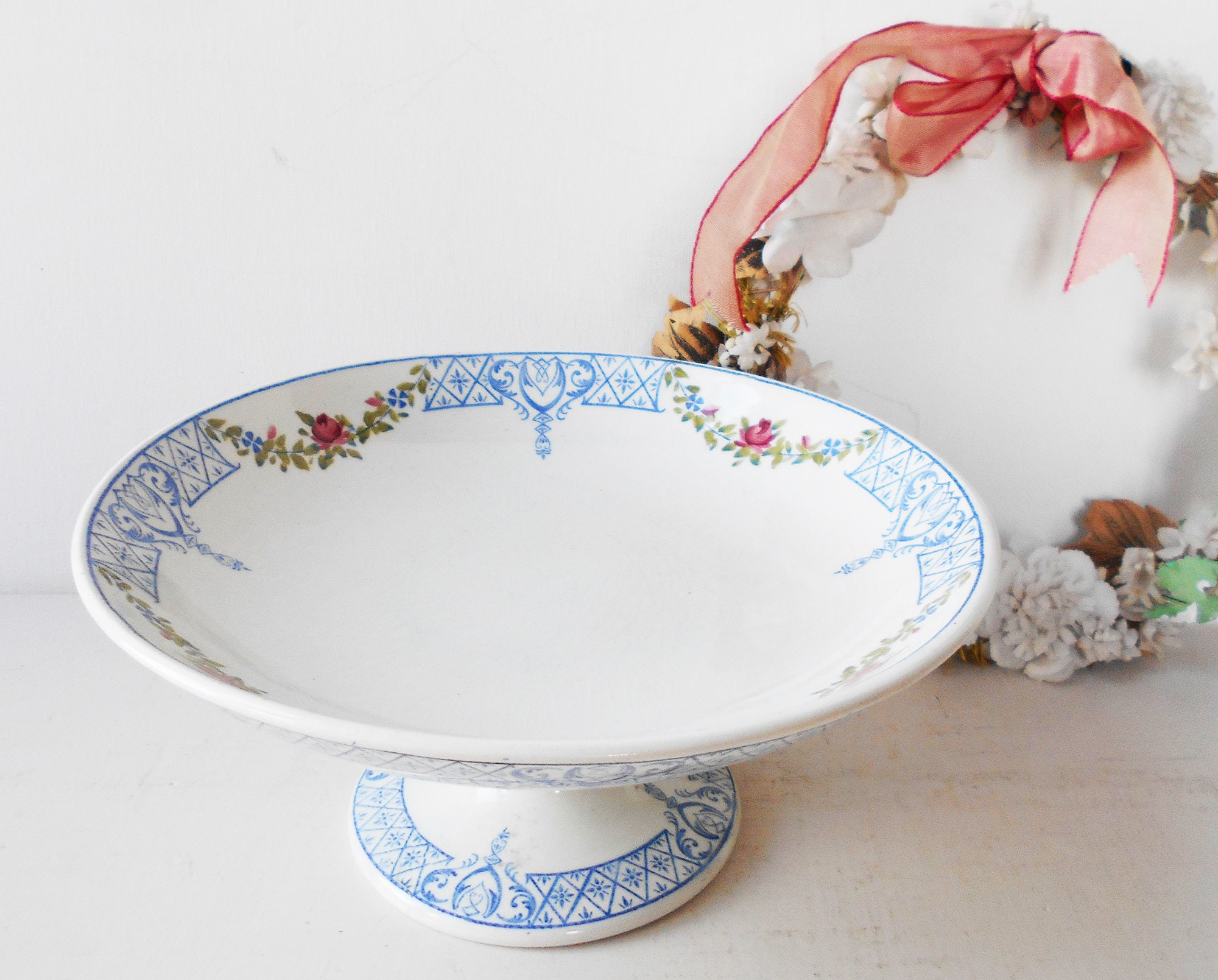 Antique Français Footed Cake Stand Bleu et Polychrome Ironstone Flower Garlands Stamped Creil&monter