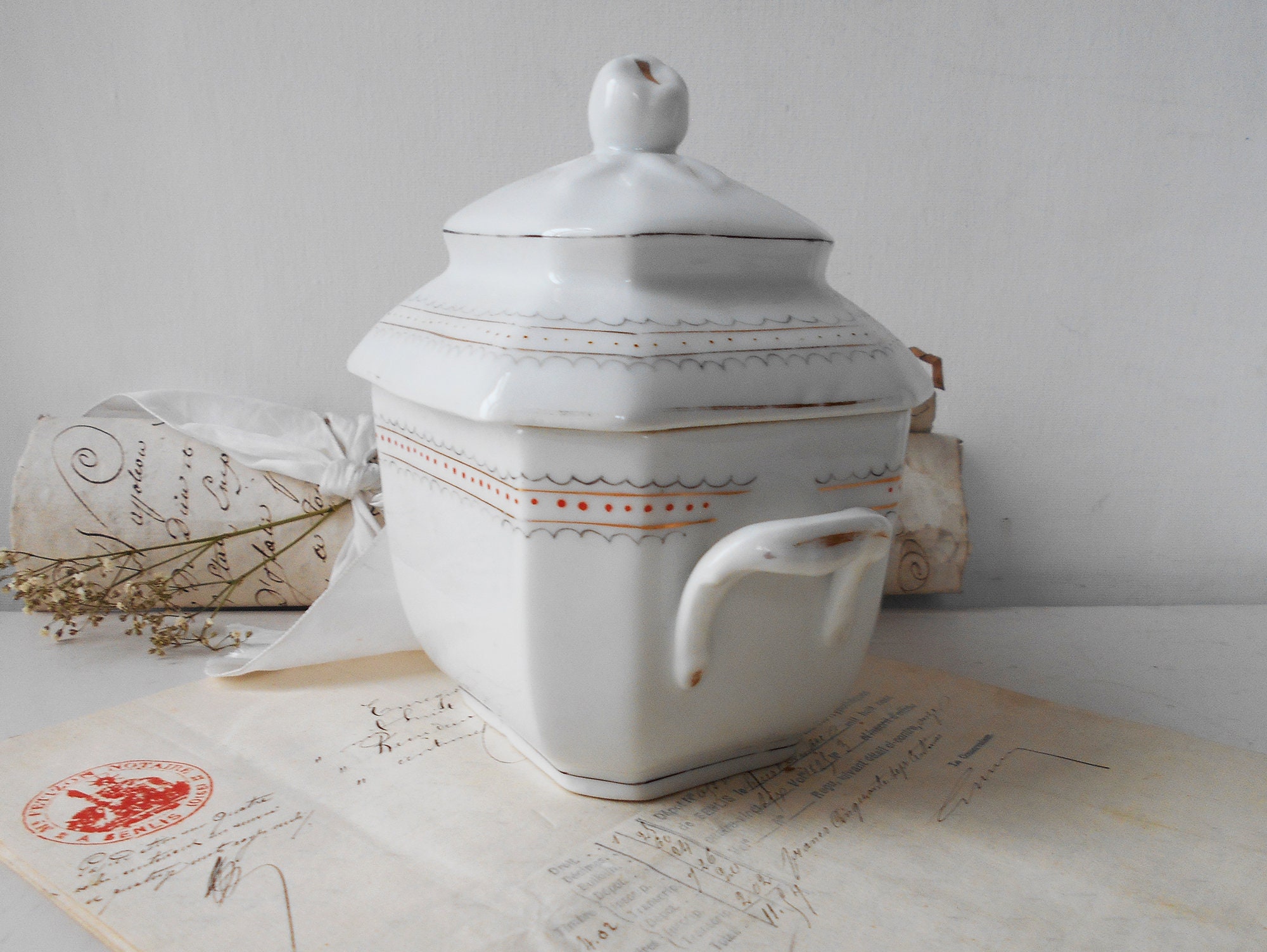 Années 1800 Antique Français Sugar Pot Storage Jar Lidded Candy White Ironstone Porcelaine de Paris