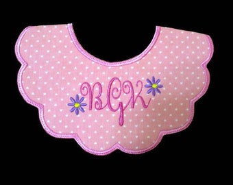 In Hoop Round Scallop Baby Bib