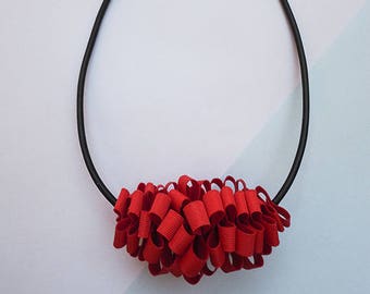 SINTESI E. Collana minimal in pvc, gioiello contemporaneo, Collane décolleté maxi, gioiello fatto a mano, collana moderna, regalo per lei