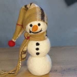 Felted snowman, needle felting, Christmas decoration, handmade, sheep wool