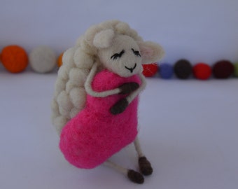 Needle felted white sheep, Valentine's Day, sheep with heart, , needlefelt, handmade, sheep wool, felted sculpture sheep