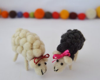 Needle felted miniature sheep, Christmas decoration, Nativity, needlefelt, handmade, sheep wool, felted sculpture sheep