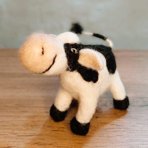 Needle felted cow, Felt cow, needle felting, needlefelt, handmade, sheep wool, felted sculpture
