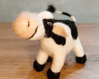 Needle felted cow, Felt cow, needle felting, needlefelt, handmade, sheep wool, felted sculpture