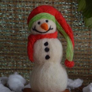 Needle Felted snowman, needlefelt, Christmas decoration, handmade, felted sculpture, sheep wool