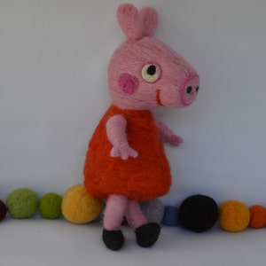 Nadelfilzen Peppa, rosa Schwein, Peppa Pig, Nadelfilz, Schafwolle, gefilzte Skulptur Schwein