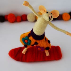 Needle Felted Mouse surfing , needle feting, needlefelt, handmade, sheep wool, felted sculpture