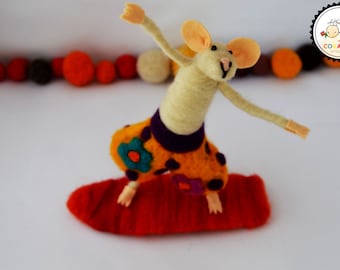 Needle Felted Mouse surfing , needle feting, needlefelt, handmade, sheep wool, felted sculpture