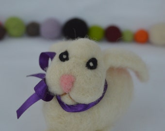 Needlefelt bunny, Easter Bunny needle felting, felted rabbit, handmade, sheep wool, felted sculpture