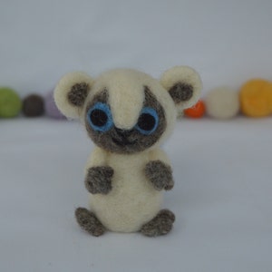 Needle felted miniature lemur, lemur felt, miniature felt, needlefelt, needle felting, handmade, felted Sculpture
