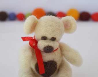 Needle felted miniature bear, Bear felt, felt thumbnail, needlefelt, needle felting, handmade, Felted Sculpture, sheep wool