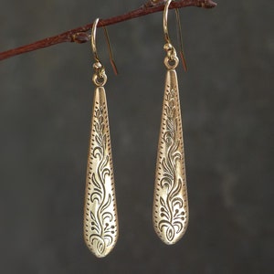 Engraved vine dangle earrings, gold earrings dangle, vintage earrings gold, dangle earrings, drop earrings, boho earrings for women