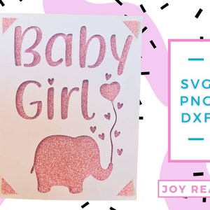 Puede incluir: Una tarjeta blanca con letras de purpurina rosa que dicen "Baby Girl". Debajo del texto hay un elefante de purpurina rosa con un globo rosa y corazones.