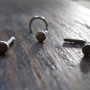 Nose Stud Fine Silver 999, Flat Round Nose Pin, Dot Disc Circle Nose Screw, Minimalist Tiny Nose stud, Minimalist stud, From 20 to 14 Gauge