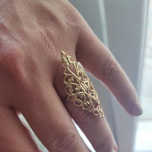 Anillo de estilete ajustable de latón con diseño gótico de vampiro.