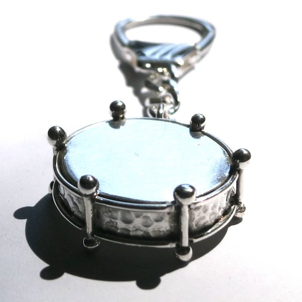 Porte-clés de tambour en argent personnalisé Porte-clés de caisse claire, porte-clés de grosse caisse Argent sterling Cadeau artisanal, Musique de batteur Argent fin Unisexe Femmes Hommes