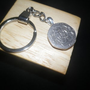 20th Ann/Bday - 3 opciones, Monedero, Llavero, Clip de solapa, hecho a mano en Inglaterra, moneda de plata del Reino Unido 20p, envío gratuito, regalos especiales encantadores.