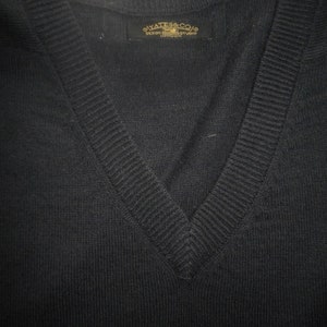Classic navy V neck mens sweater, year round wardrobe staple, wool/ acrylic, washable, free shipping, ribbed cuff, Tom Sayers label B39 image 4