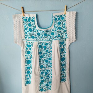 Mexican dress * TEHUACAN * turquoise, one size S-M, monochrome hand embroidery, bohemian-vintage style, rustic cotton, floral beach dress