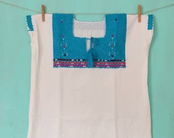 Mexican blouse, huipil * MAYA * hand embroidered with yarn, BLUE, size S-M, ethnic clothing, handmade top, bohemian style, organic cotton