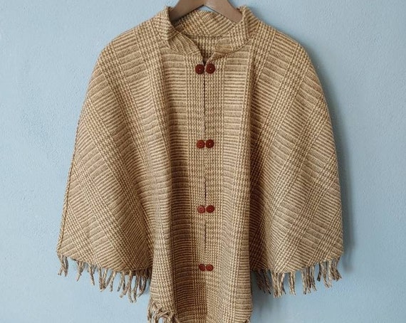 Vintage Woolen cape with collar and tartan print. Vintage 50s 60s Tartan Poncho Cape. Capa poncho vintage 50s 60s tartán