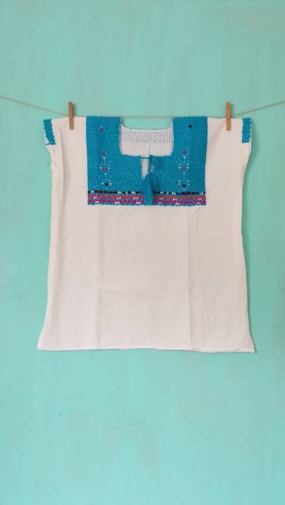 Mexican blouse, huipil * MAYA * hand embroidered with yarn, BLUE, size S-M, ethnic clothing, handmade top, bohemian style, organic cotton