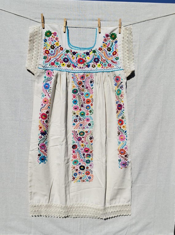 Mexican dress * TEHUACAN *, one size S-M, multicolor hand embroidery, bohemian-vintage style, rustic cotton, floral beach dress