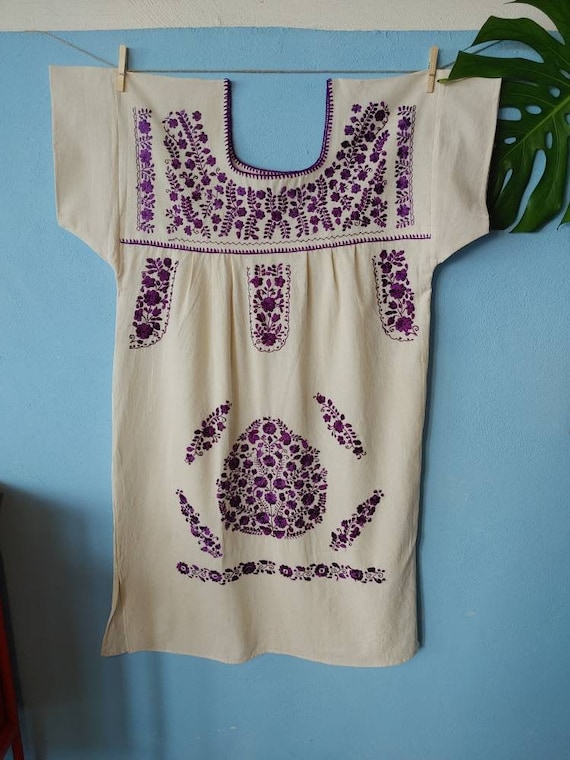 Mexican * MARÍA * purple dress, size L, monochrome handmade embroidery, bohemian-vintage style, rustic cotton, flowers, beach dress, silk