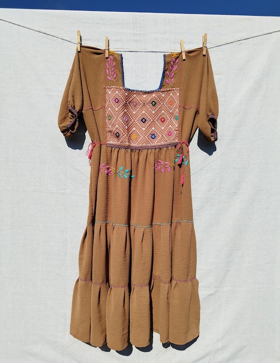 Mexican dress camel ruffles *SAN ANDRÉS* size s-m bohemian style with hand-embroidered ethnic motifs