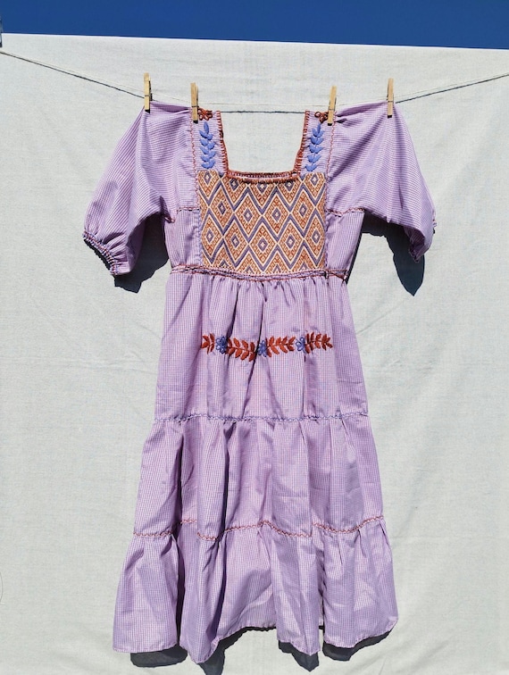 Mexican dress in violet check with ruffles *SAN ANDRÉS* size s-m bohemian style with hand-embroidered ethnic motifs
