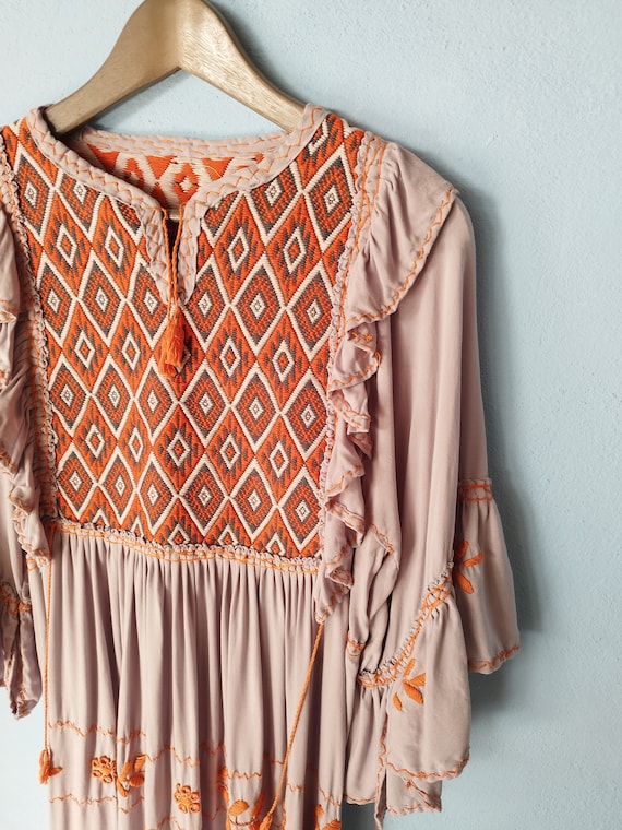 mexican Ruffled long dress * SAN ANDRÉS * size S-M, cotton, bohemian style, vintage, hand embroidery, ethnic motifs, beach tunic
