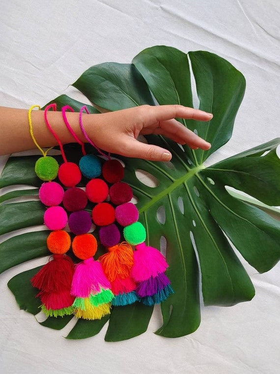 multicolor pompoms * SAYULITA * beach bag tassels, boho bag tassels, handmade, multicolor bag pendant, door decoration, car rear view decor