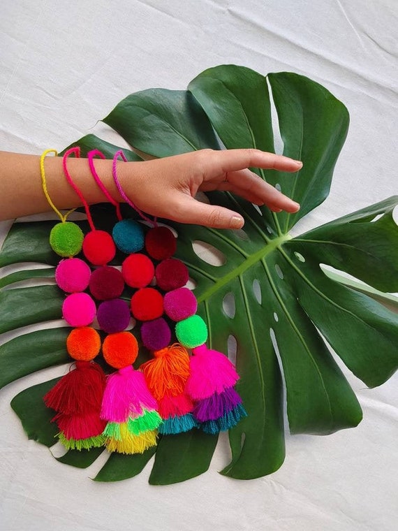 pompoms multicolor * SAYULITA * beach bag tassels, boho bag tassels, handmade, multicolor bag pendant, door decoration, car rear view decor
