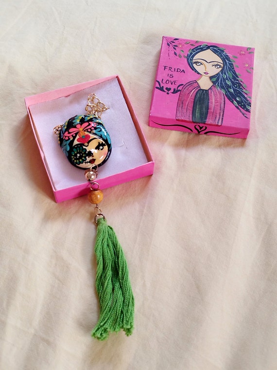 Frida Kahlo charm pending necklace and golden chain  for women, handmade painted gift box decorated, gift for artist, frida kahlo gifts