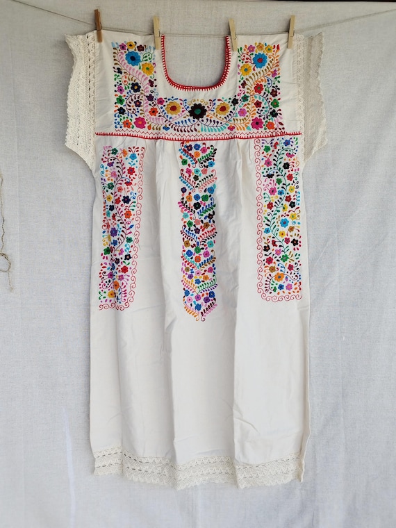 Mexican dress * TEHUACAN *, one size S-M, multicolor hand embroidery, bohemian-vintage style, rustic cotton, floral beach dress