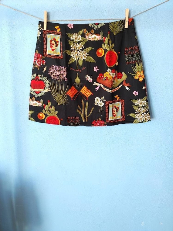 FRIDA KAHLO mini skirt. 50's style skirt. Frida Kalho cotton . Alexander Henry. Floral skirt. SIZE L black pinup skirt. rockabilly skirt